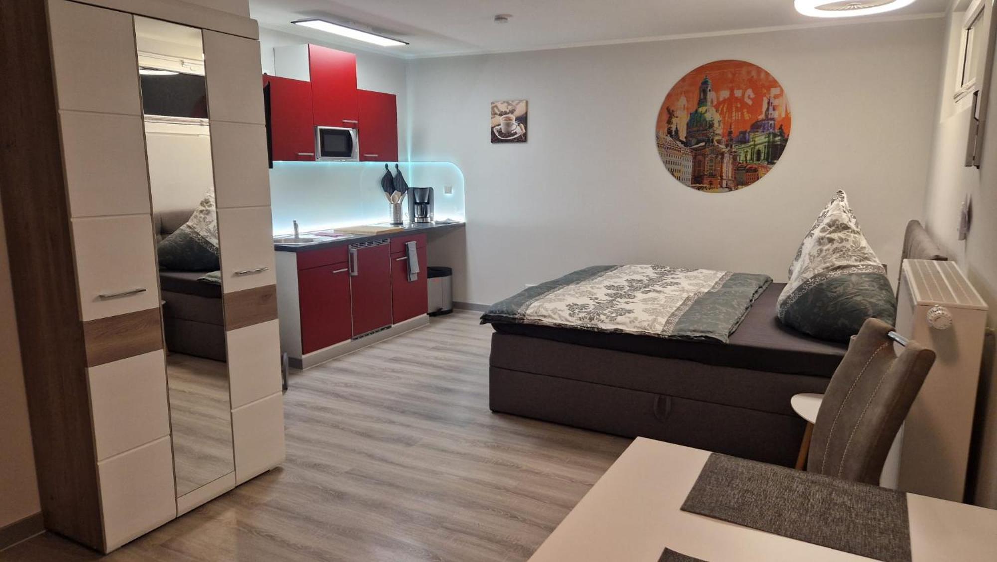 Ferienwohnung Oder Studio Dresden-Neustadt Inkl Parkplatz Mit Balkon Oder Terrasse Camera foto